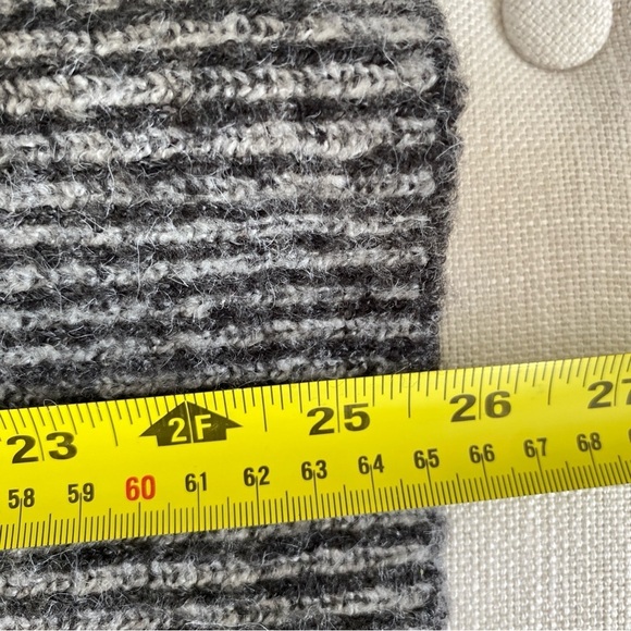 ANTHROPOLOGIE Bohme Gray and White Ribbed Crewneck Sweater Size S - Picture 10 of 11